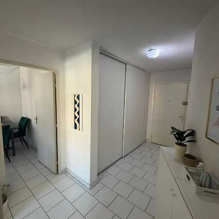 Proche Avec Parking Prive Apartment *
