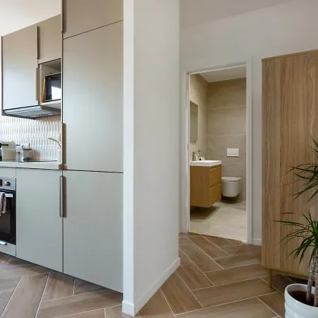 Apartment Hyper Centre De 2p Renove Emplacement Ideal
