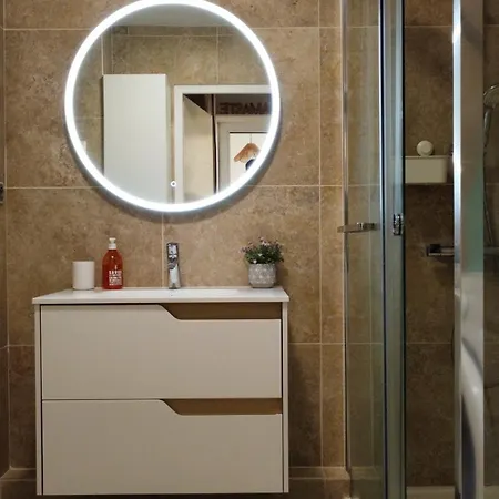 Apartment Avec Jardin Et Piscine