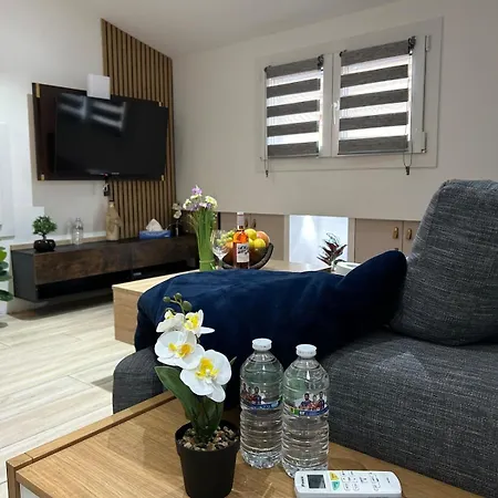 Charming New For 4 People - Garibaldi & Tram Apartment *