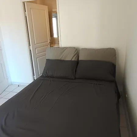 1 Bedroom Air-conditioned Wi-fi Nice