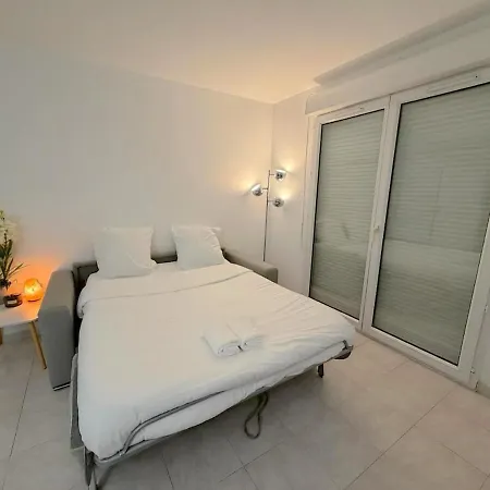 Apartment Charming Cozy With Sunny Balcony