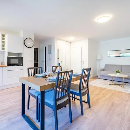 Beautiful 2-bedroom Apartment, Garden, Swimming Pool, Sea Within Walking Distance Apartment *
