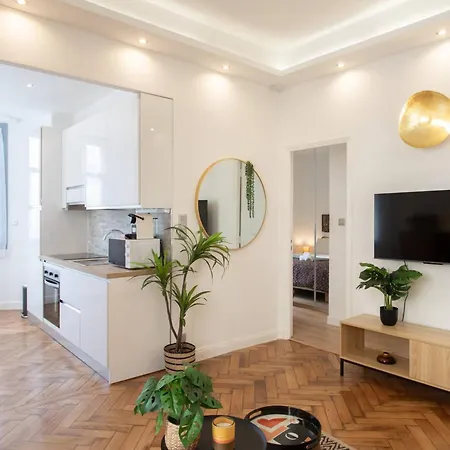 L23 Staywizus - 1 Bdr Shakespeare 2 Balconies - Clim & Wifi Apartment