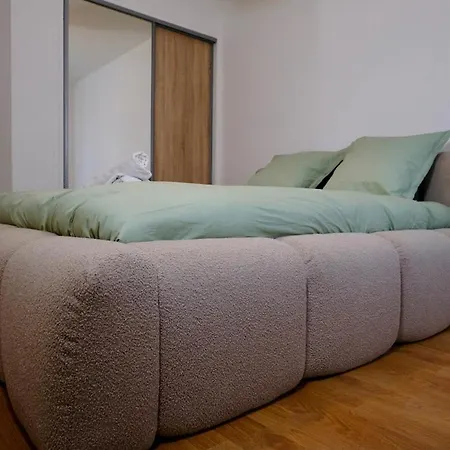1 Minute To Tram - 3 Ac - 2 Balcony - Close Apartment Nice