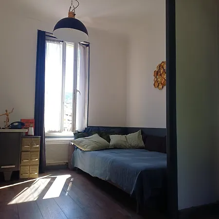 2p Renove Dans Bel Immeuble Nicois De Caractere Nice