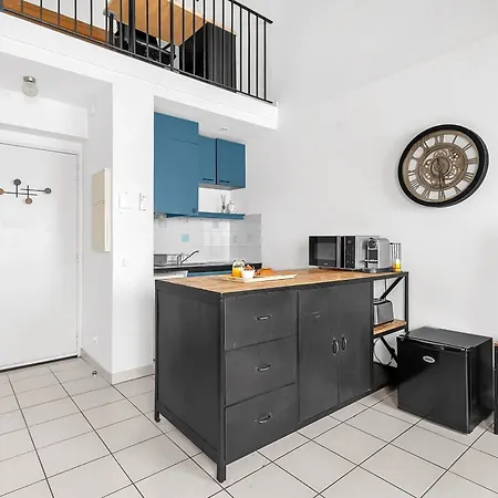Duplex Hyper Center 5 Min Away From Promenade Des