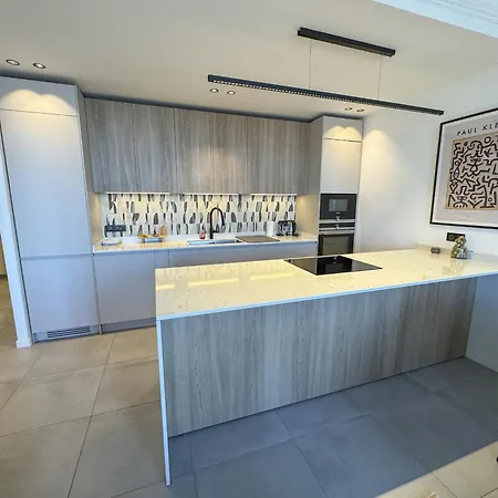 Apartment Elegant Sea Front
