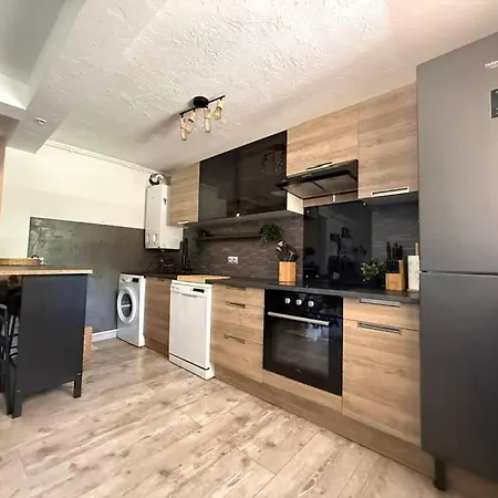 3 Pieces Au Calme La Costiere Apartment