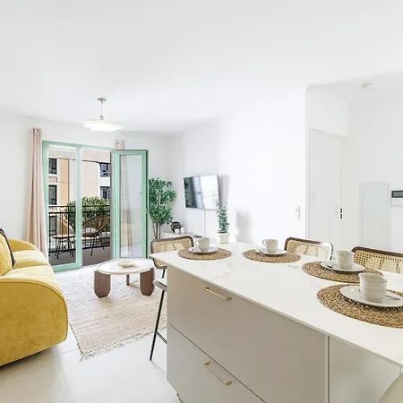 Quiet & Pretty 1 Bdr In The Center Apartment *