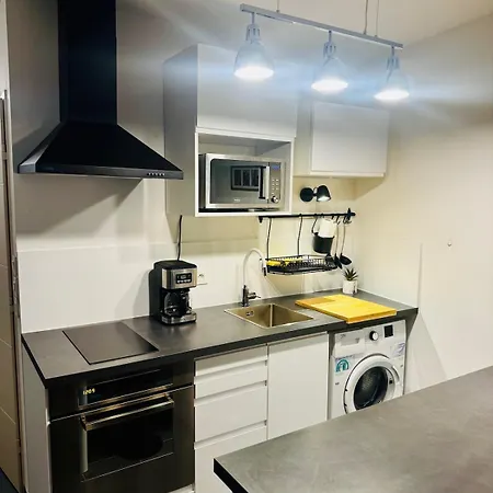 Apartment Et Spacieux A 10 Minutes Du Centre De Et 5 Min De L'entree D'autoroute Acces Faciles Et Dans Quartier Calme Nice