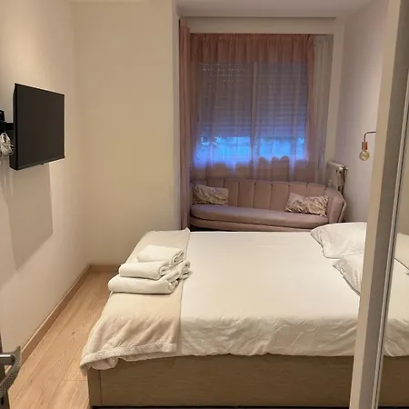 Sunny Getaway In Terrace Parking Apartment