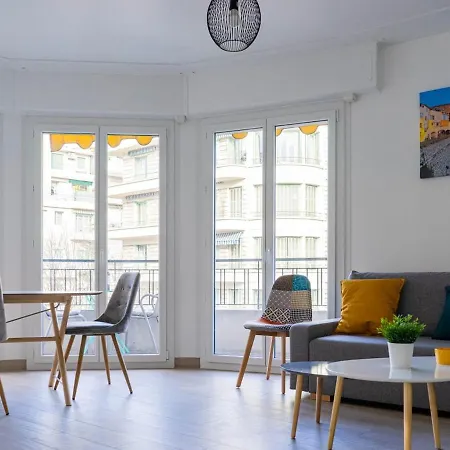Apartment 3 With Balcony And Parking 3 Min From The Sea *