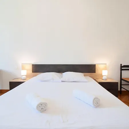 Bright 2-bedroom - La Liberation Apartment