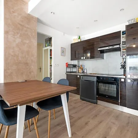 Bright & Cozy - Large Sunny Terrace Apartment