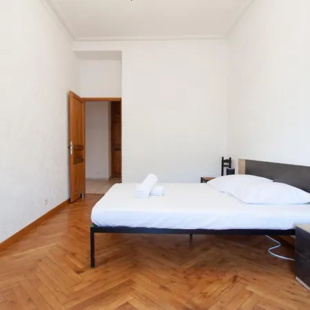 Bright 2-bedroom - La Liberation Apartment *