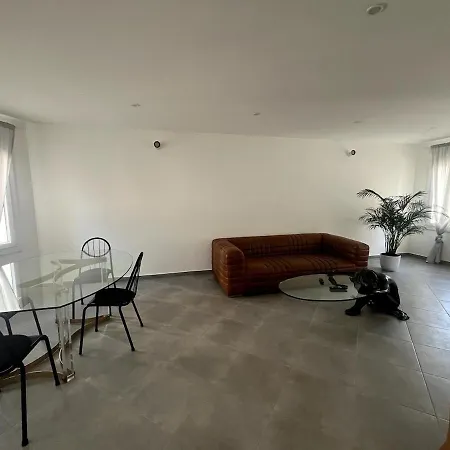 140 M Apartment, 4 Bedrooms Sea Airport And Tram Apartment *
