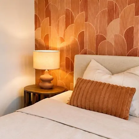 Completely Renovated 2 Minutes From The Apartment