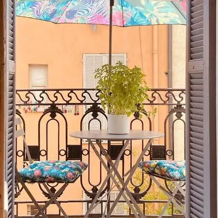Le Shakespeare 18 Mezzanine Apartment