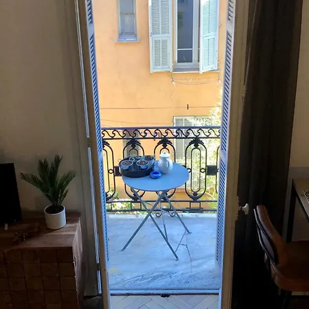Le Shakespeare 18 Mezzanine Apartment *