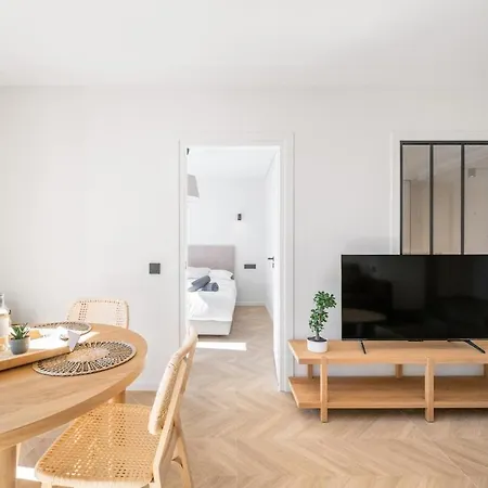 2-bedroom - Sleeps 4 - Place Massena Apartment Nice