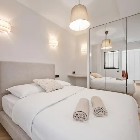 Apartment 2-bedroom - Sleeps 4 - Place Massena Nice