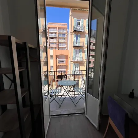 Terrasse 4 A 6 Personnes De Gamme Port, Riquier *