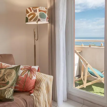 Apartment Modern 2-bedroom Sea View, Air Conditioning, Balcony *