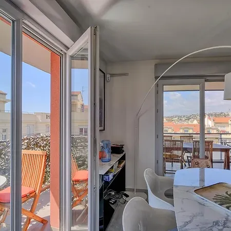 Lovely 4-bedroom Family In Apartment Nice