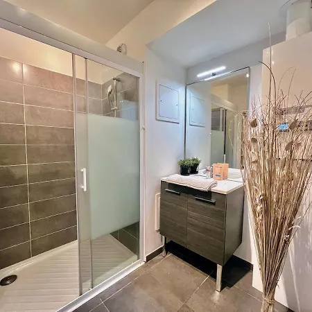 Urban Jungle Apartment *