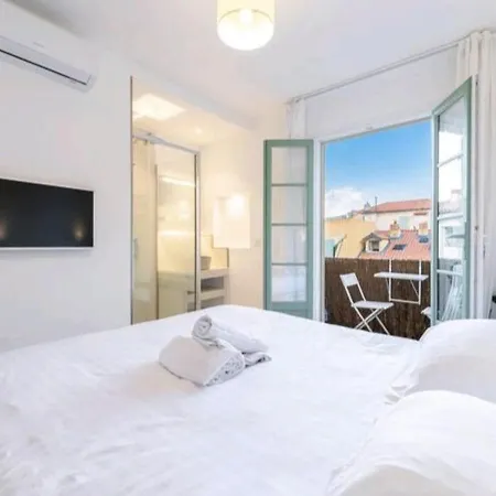 Chic At Port 2 With Private Bathrooms & Ac Apartment Nice