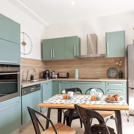 Promenade Sea View 2 Bedrooms, Ac, Wifi Apartment *
