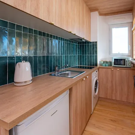 Moku Lumiere 南仏 木光居 Apartment