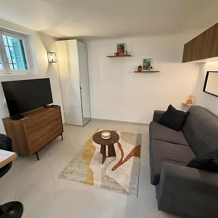Very Charming In Apartment