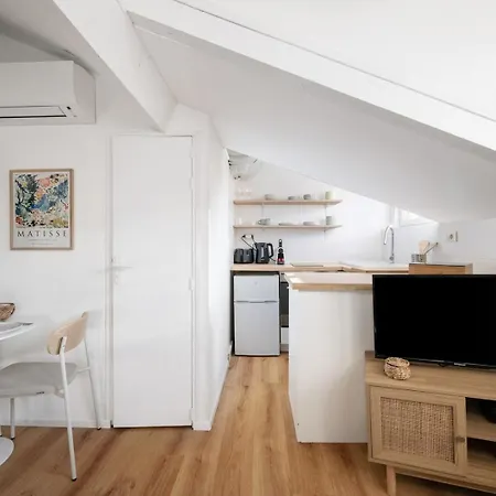 Charming & Bright Cozy Retreat On Port Nice