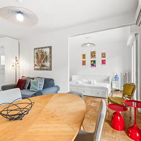 Comfortable & Bright 2 Bedroom * Nice