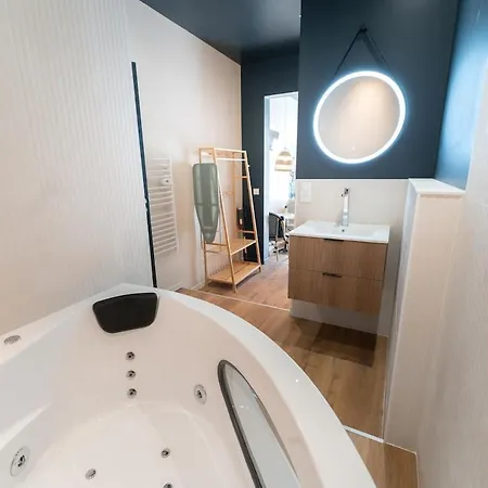 Ambiance Avec Balneo Apartment *