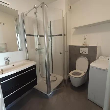 Apartment 1 Bedroom Air-conditioned Wi-fi