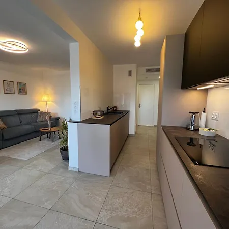 2 - Terrasse, Parking Gratuit & Climatisation *