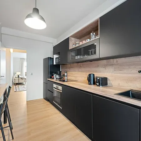 Charming & Comfortable - Heart Of Apartment
