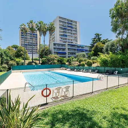 Beautiful 2 Swimming Pool, Parking Space And Air Conditioning