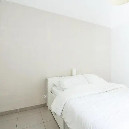 La Rive Ouest Apartment *