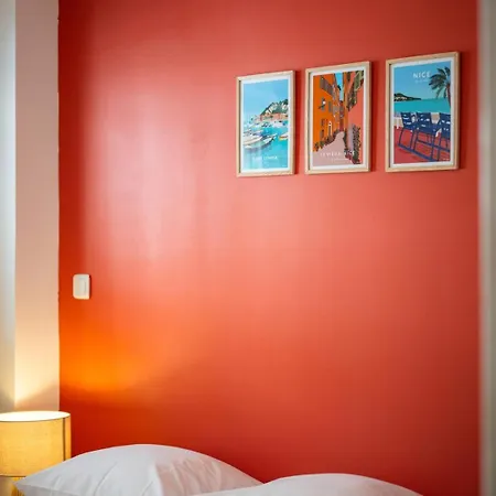 Apartment Beautifully Renovated With Charm - In The Port /ac *