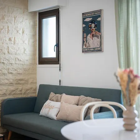 Apartment Beautifully Renovated With Charm - In The Port /ac Nice