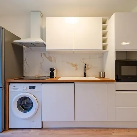 Apartment Beautiful 2-bedroom Apartment, Garden, Swimming Pool, Sea Within Walking Distance *