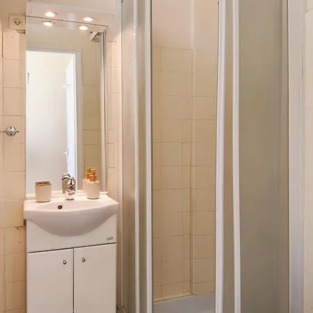 Charming Studio, Balcony With Garden View, Liberation * Nice