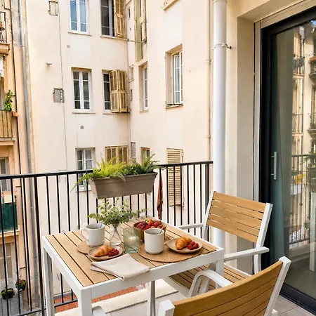 2p Moderne Avec Terrasse A Apartment