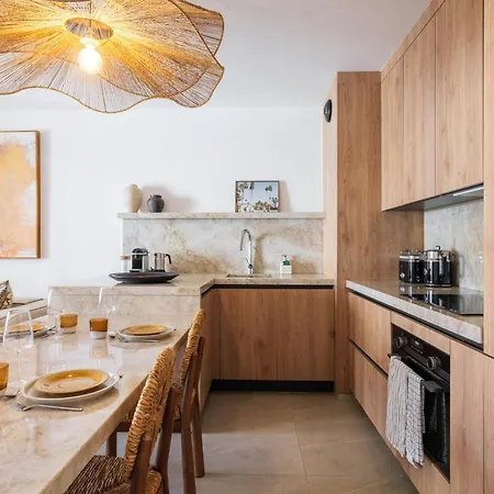 Spacious With Terrace And Parking Apartment Nice