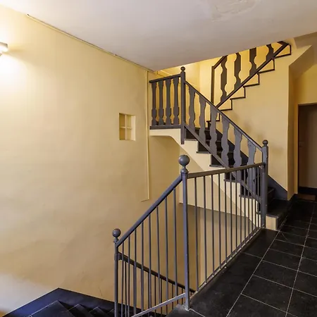 Renting - St Vincent - Floor Luxury Old Town Air-conditioned