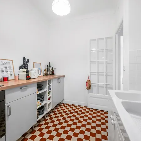Charming & Comfortable - Near The Port / Parking Nice